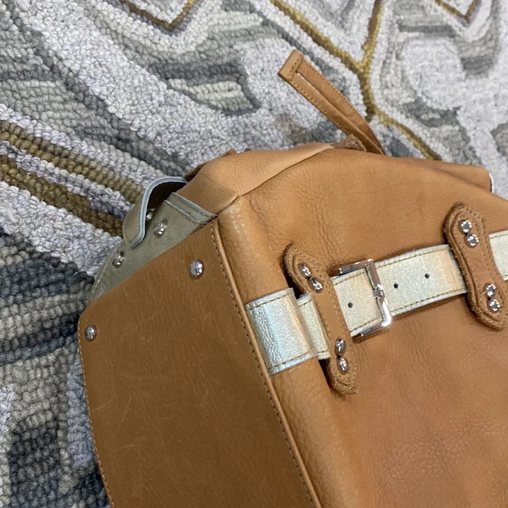 💕 Gustto tan gold Italian leather large satchel bag gorgeous 💕 - Picture 16 of 16